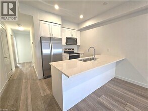 405 Myers Rd in Cambridge, ON - Building Photo - Building Photo