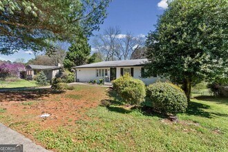 2815 Carolyn Dr in Smyrna, GA - Building Photo - Building Photo
