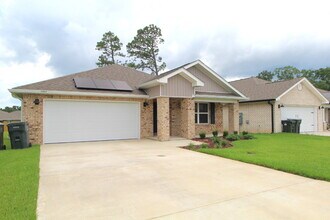 7524 Oak Lake Blvd in Bellview, FL - Foto de edificio - Building Photo