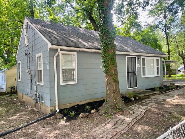 202 Manning Ave