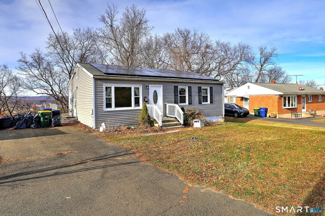 42 Highland Ave in Ansonia, CT - Building Photo