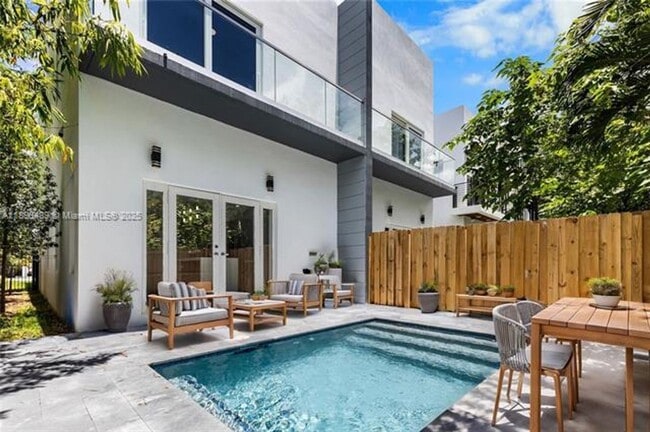 3140 Carter St in Miami, FL - Building Photo - Building Photo
