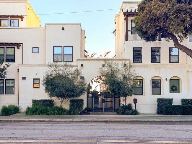 property at 1568 E Thompson Blvd