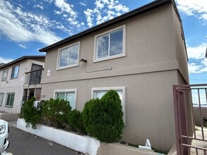 1321 W Vogel Ave in Phoenix, AZ - Foto de edificio - Building Photo