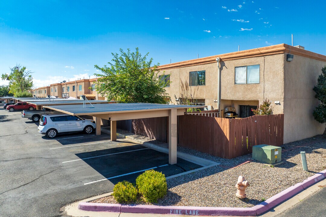 Casa Ladera Condominiums in Albuquerque, NM - Building Photo