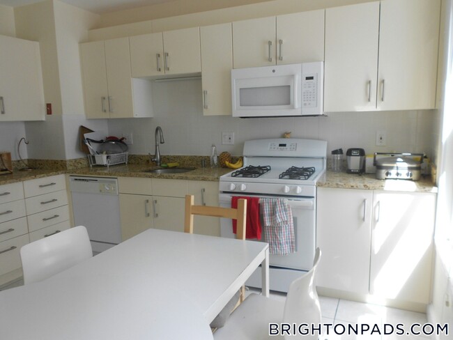 63 Fairbanks St in Boston, MA - Building Photo - Building Photo