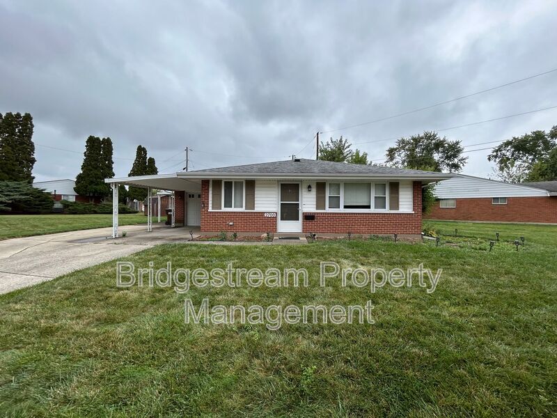 2700 Sutton Ave in Dayton, OH - Foto de edificio