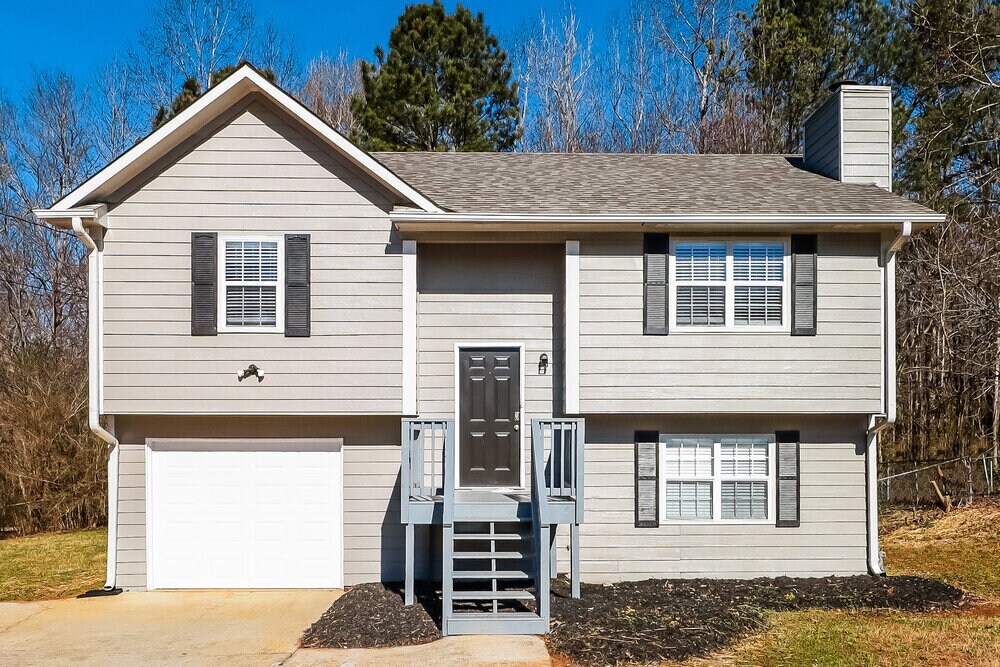 240 Rosewood Dr in Mcdonough, GA - Foto de edificio