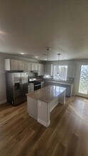 3157 Rogue River Dr in Chico, CA - Building Photo - Building Photo