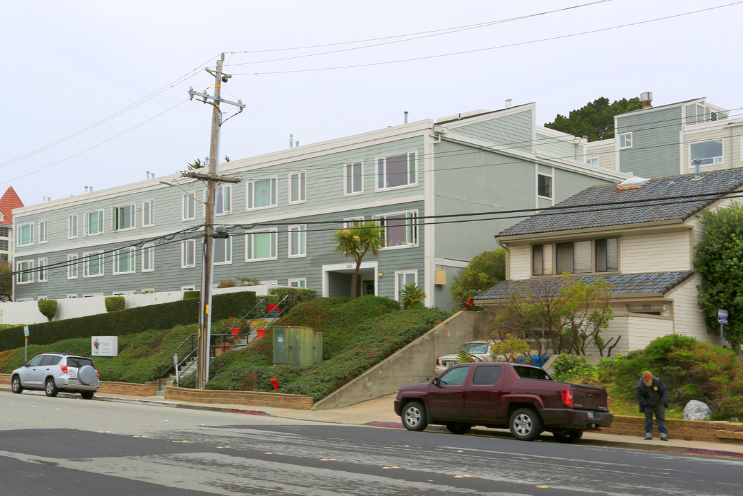 Ocean View Senior Apartments in Pacifica, CA - Building Photo