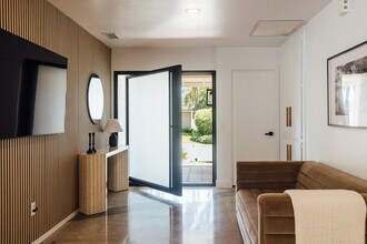 4883 Hillside Dr in Carlsbad, CA - Foto de edificio - Building Photo