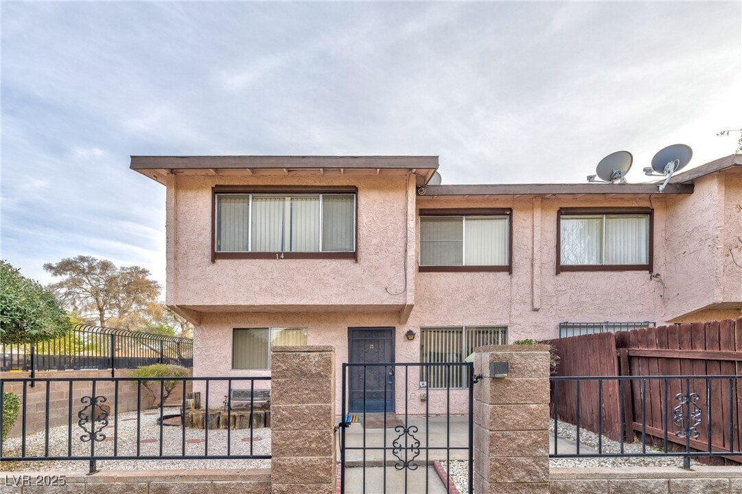 4338 Caliente St in Las Vegas, NV - Building Photo