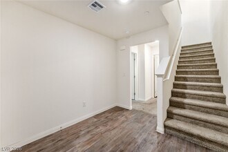 6820 Alpine White Ct in North Las Vegas, NV - Building Photo - Building Photo
