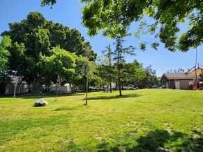 2406 3rd Ave in Los Angeles, CA - Foto de edificio - Building Photo