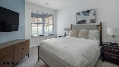 2800 Milan Ct, Unit 3221 in Birmingham, AL - Foto de edificio - Building Photo