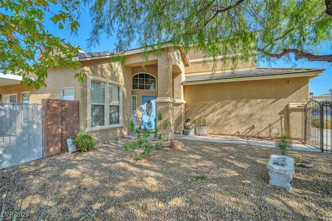 1740 Flores Ln in Henderson, NV - Building Photo