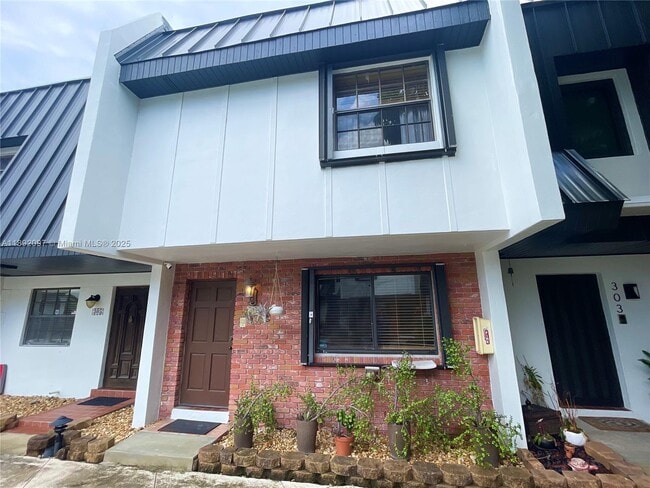 5555 Ludlam Rd in Miami, FL - Building Photo - Building Photo