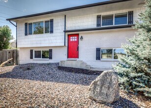 2275 Montebello Dr W in Colorado Springs, CO - Building Photo - Building Photo
