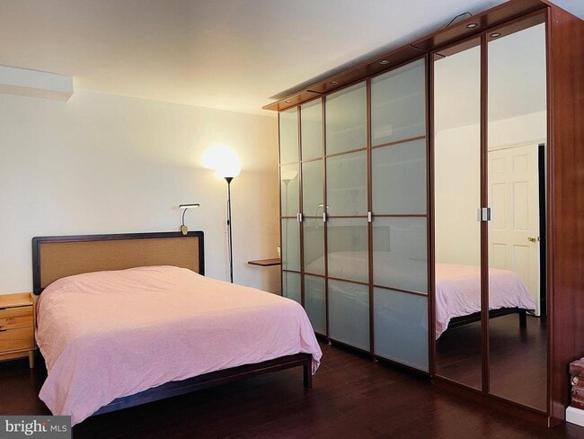 property at 928 Venice Dr