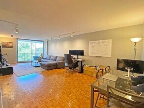 19 Winchester St in Brookline, MA - Building Photo - Building Photo