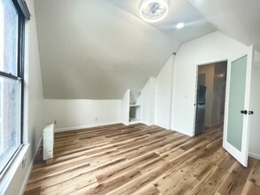 27 Newark Bay Ct in Bayonne, NJ - Building Photo - Building Photo