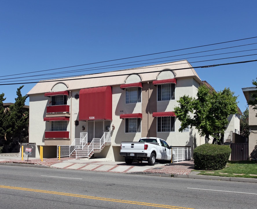 Kester Courtyard Apartments in Van Nuys, CA - Building Photo