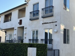 457 N Spaulding Ave, Unit Lower Floor w Private Yar in Los Angeles, CA - Building Photo - Building Photo