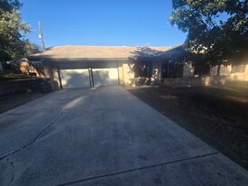 4911 Belle Ellen in San Antonio, TX - Building Photo