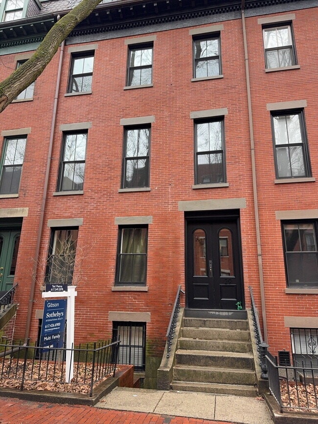 29 E Springfield St
