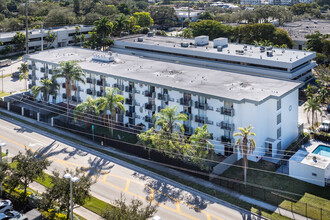 Golden Gate Apartments in Miami, FL - Building Photo - Building Photo