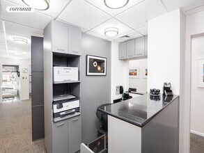 30 Central Park S in New York, NY - Building Photo - Building Photo