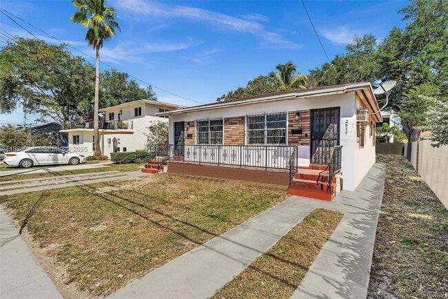 property at 2835 SW 24th St