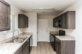 1607 Mark Ln in Ennis, TX - Building Photo - Building Photo