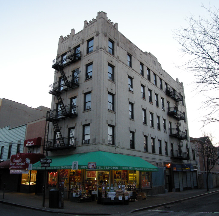 2372 Arthur Ave in Bronx, NY - Building Photo