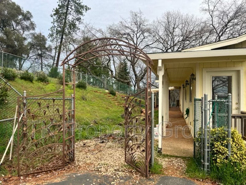 19378 Peyton Pl in Grass Valley, CA - Building Photo