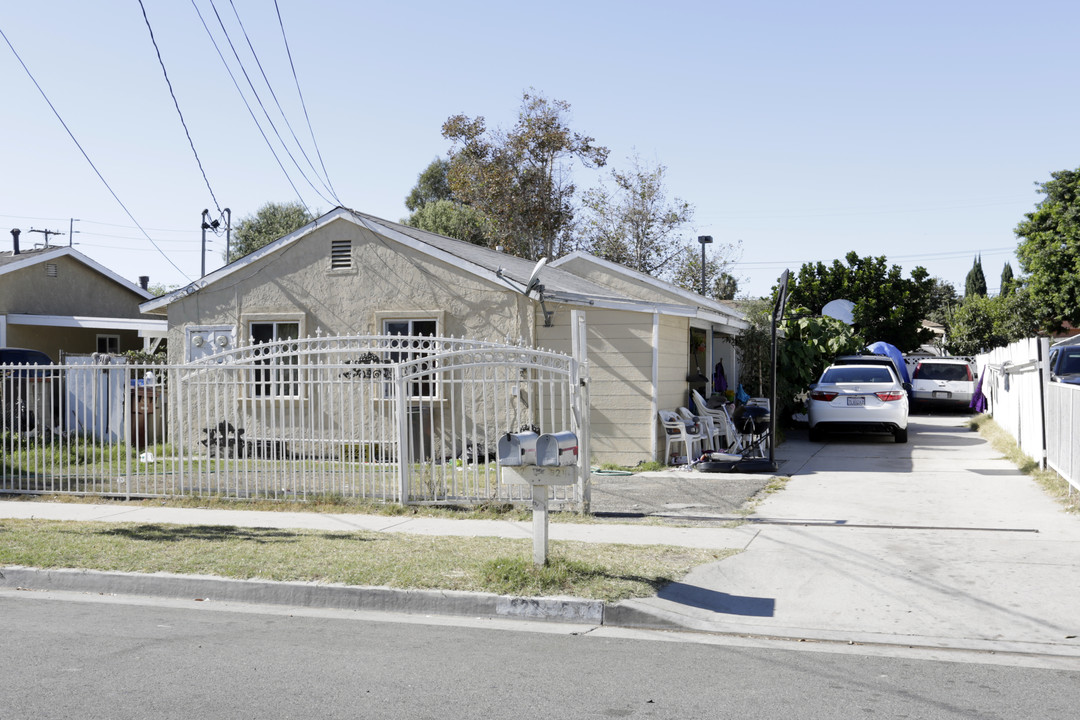 522 Bewley St in Santa Ana, CA - Building Photo