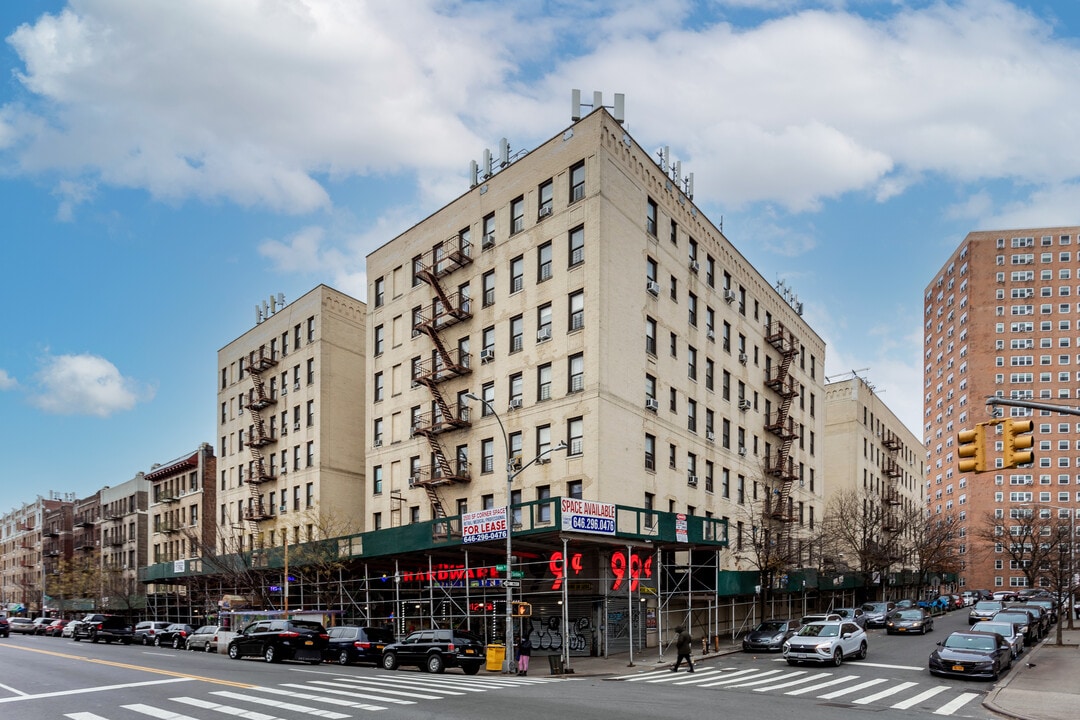 115-127 Nagle Ave in New York, NY - Building Photo