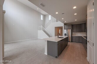 2031 W Bramble Berry Ln in Phoenix, AZ - Building Photo - Building Photo