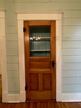 1013 W 6th St in Taylor, TX - Building Photo - Building Photo