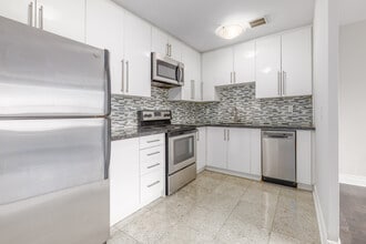 Beach Suites in Toronto, ON - Building Photo - Interior Photo