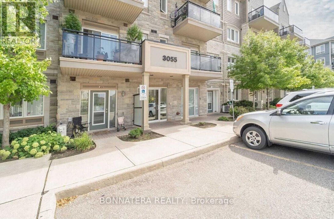 3055 Thomas St in Mississauga, ON - Building Photo