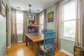 5 Grove St, Unit 6 in Boston, MA - Foto de edificio - Building Photo