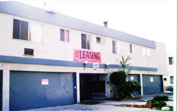 610 E Acacia Ave in Glendale, CA - Foto de edificio