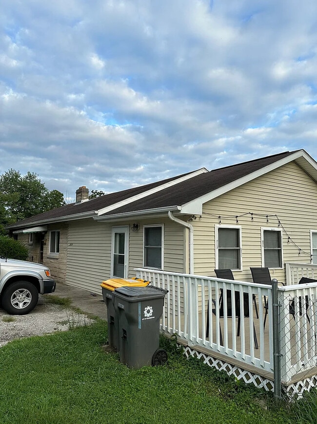 property at 2414 E 7th St