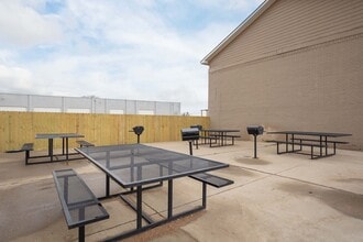 Blue Sky Ranch in Big Spring, TX - Foto de edificio - Building Photo