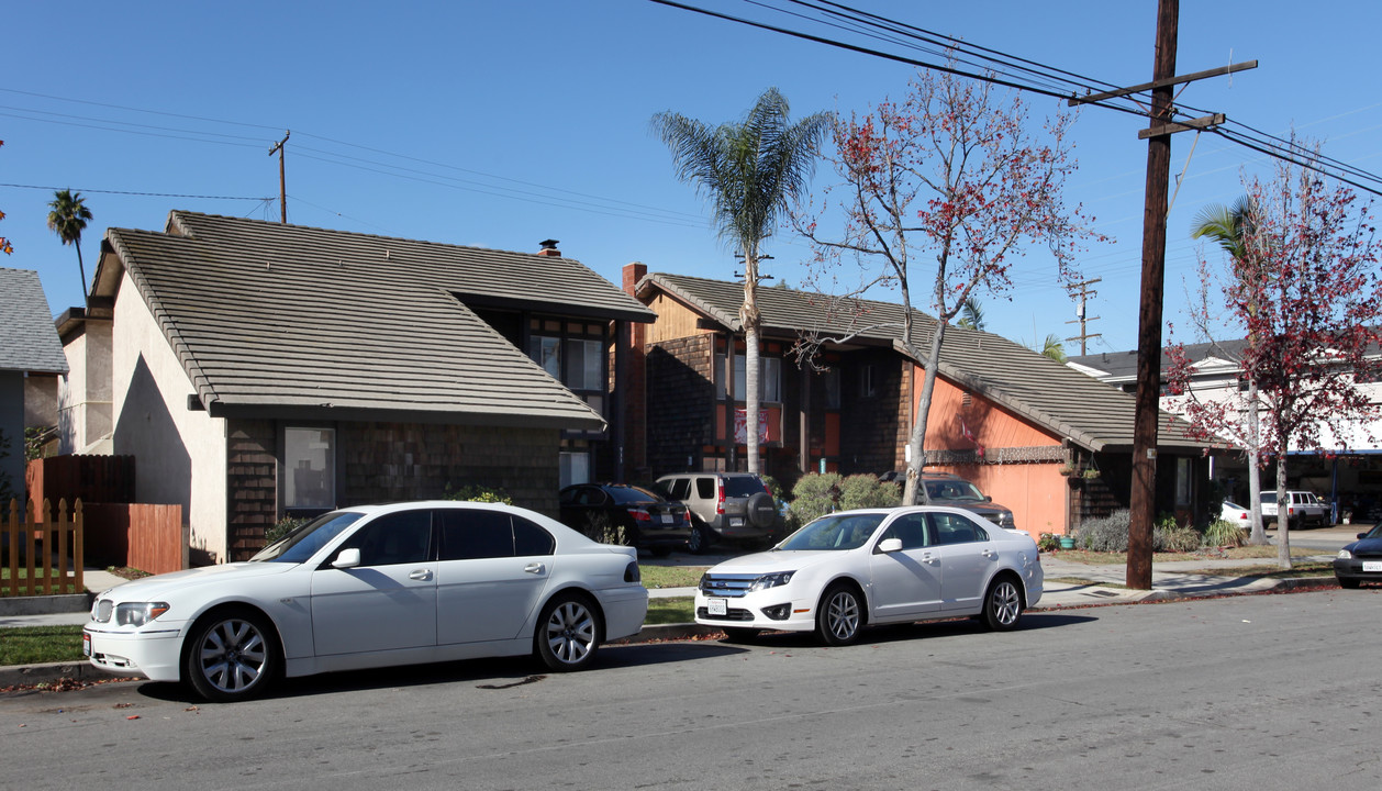 933-939 Newport Ave in Long Beach, CA - Building Photo