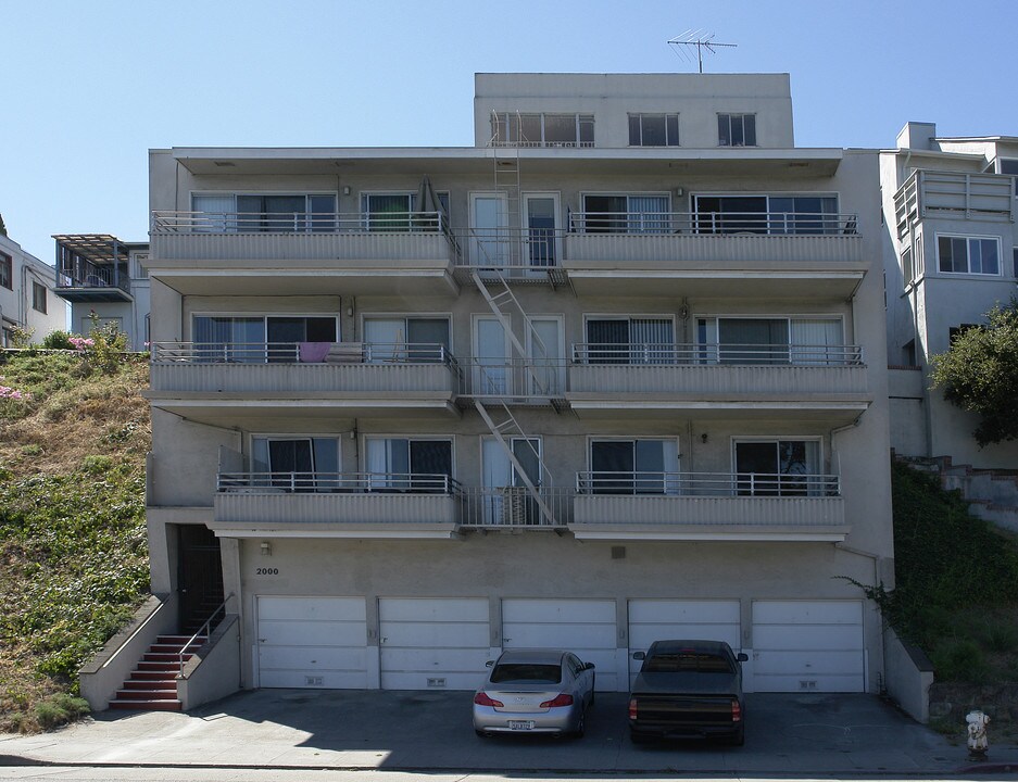 2000 Lakeshore Ave in Oakland, CA - Foto de edificio