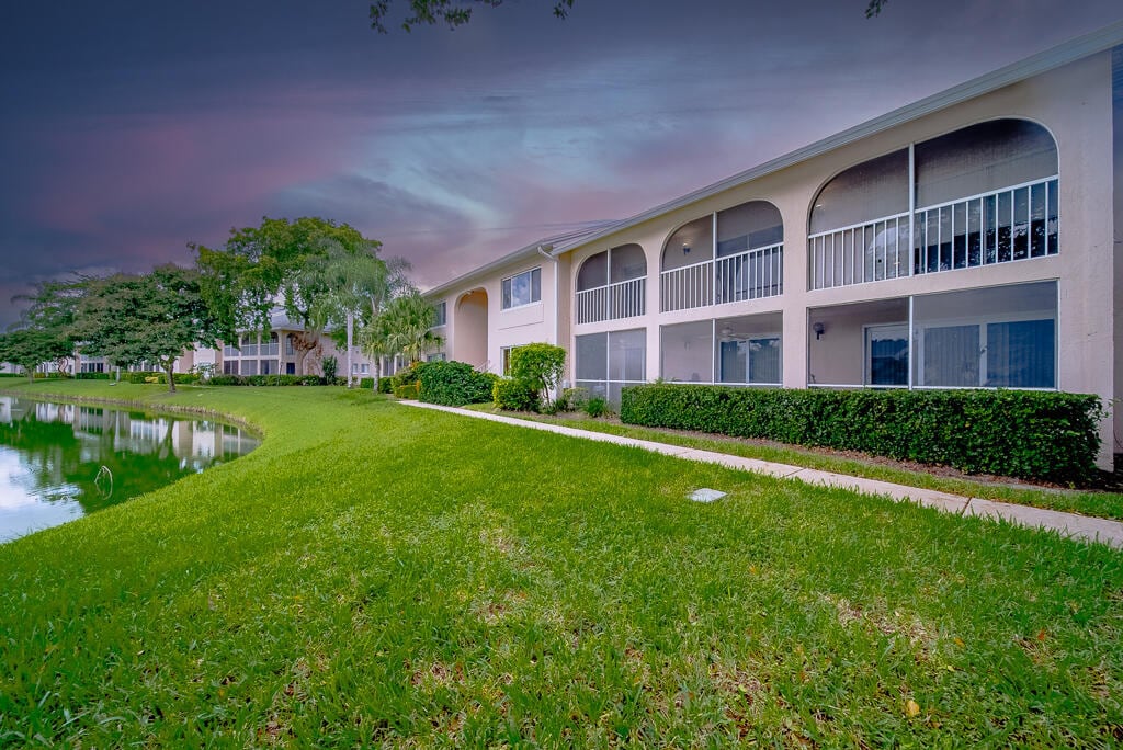 13810 Oneida Dr in Delray Beach, FL - Building Photo