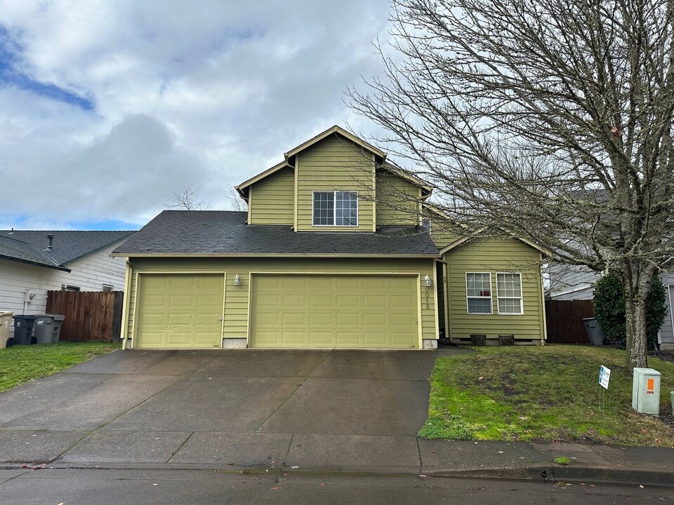 3012 NE Glacier Way in Corvallis, OR - Building Photo