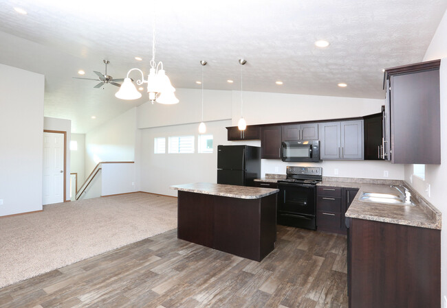 Rocky Ridge Townhomes in Sioux Falls, SD - Building Photo - Building Photo